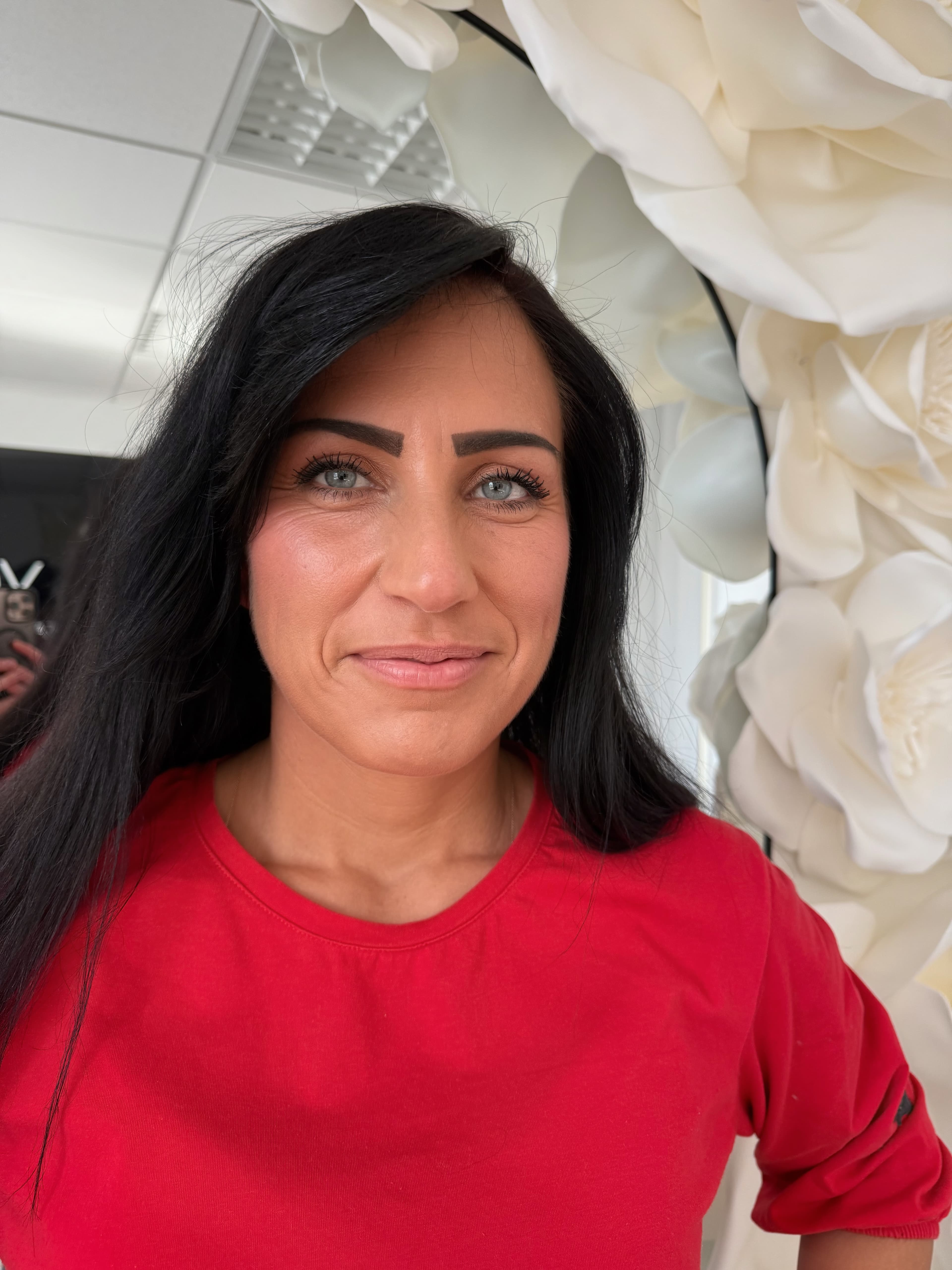 Augenbrauen nach der Permanent Make-up Behandlung im Laser House Augsburg