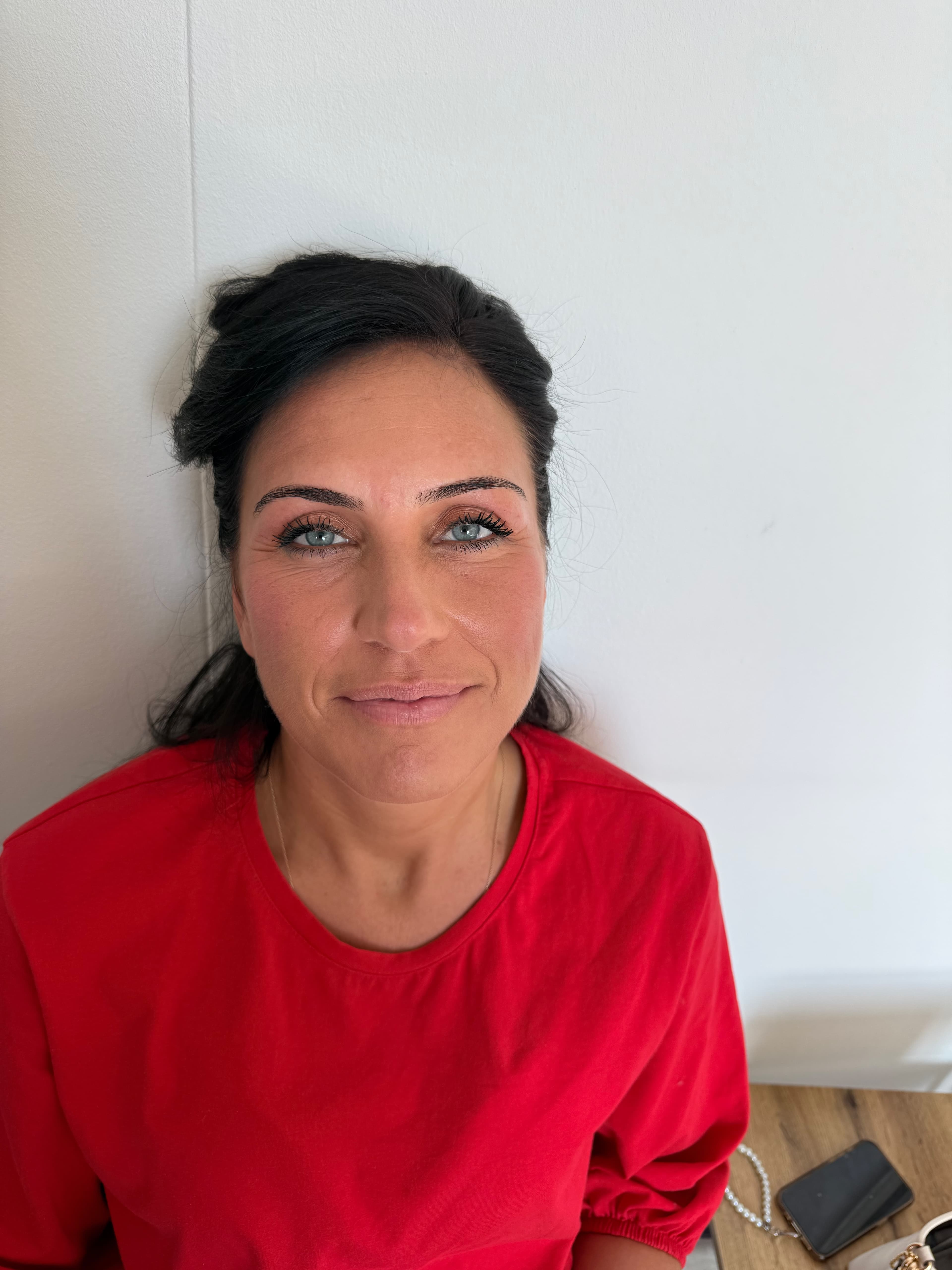 Augenbrauen vor der Permanent Make-up Behandlung